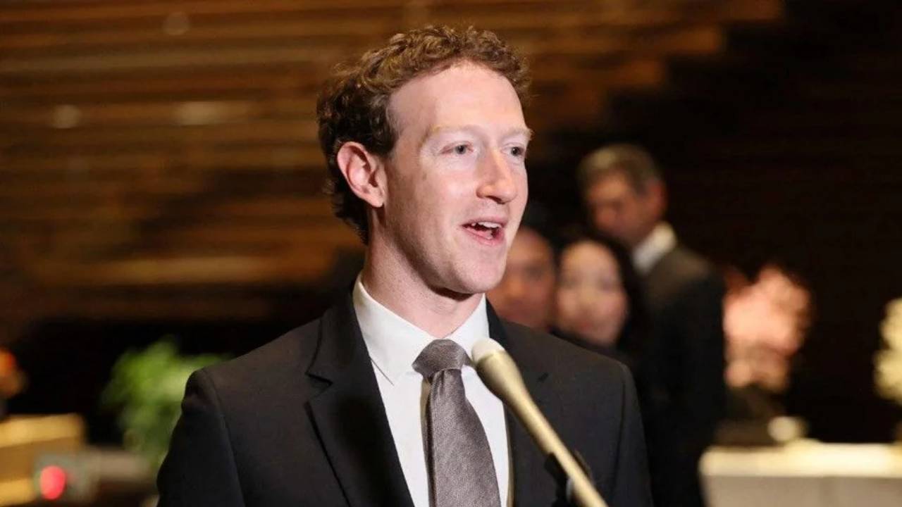 Zuckerberg'den WhatsApp itirafı: CIA mesajlarınızı okuyabilir!